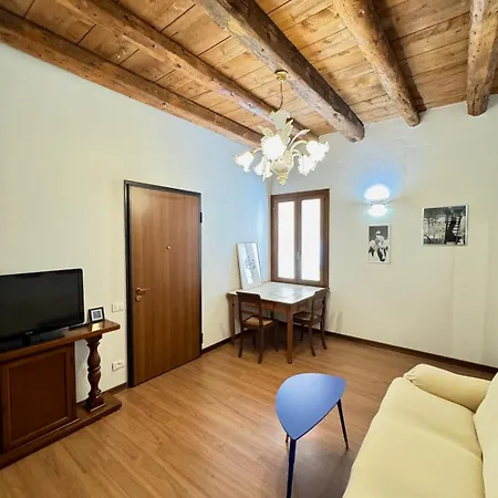 Ca' Del Moro Rustic From The 1800s Lägenhet *